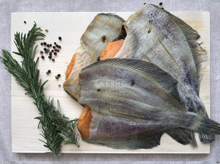 Форель паутинка: Камбала камчатская вяленая с икрой