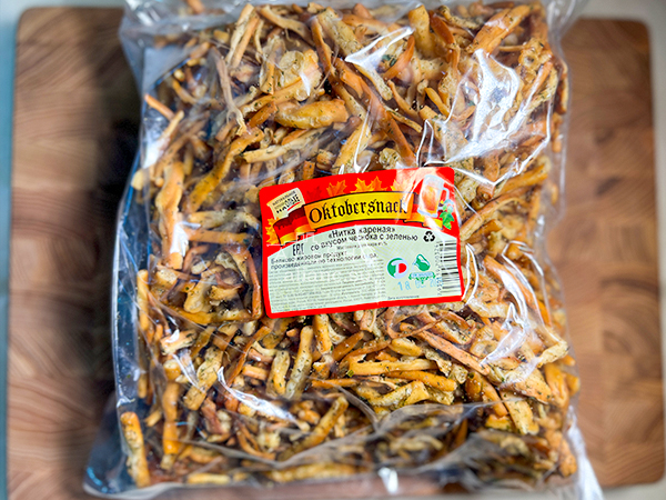 Нитка ЖАРЕНАЯ "Чеснок с зеленью" Oktobersnack 1 кг (сырный продукт) в Туле