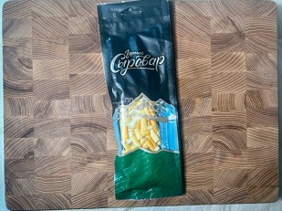 Снеки к пиву: Сыр 60 гр ГОРНЫЙ СЫРОВАР (Бочонок копчёный)