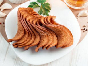 Сурские гренки Камчатский краб (100 гр): Ресторанные гренки с сметаной и зеленью